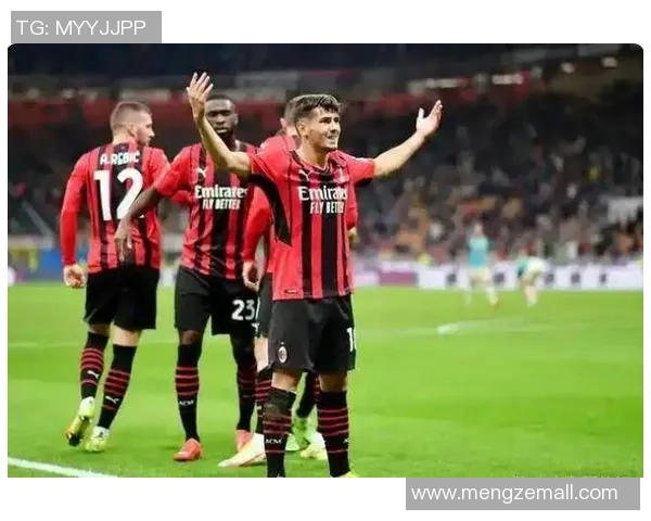 德甲激战：那不勒斯险胜AC米兰神扑引发争议判罚全场沸腾